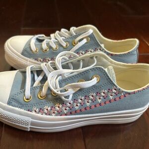 Converse Blue and White Sneakers with Classic Low-Top Design